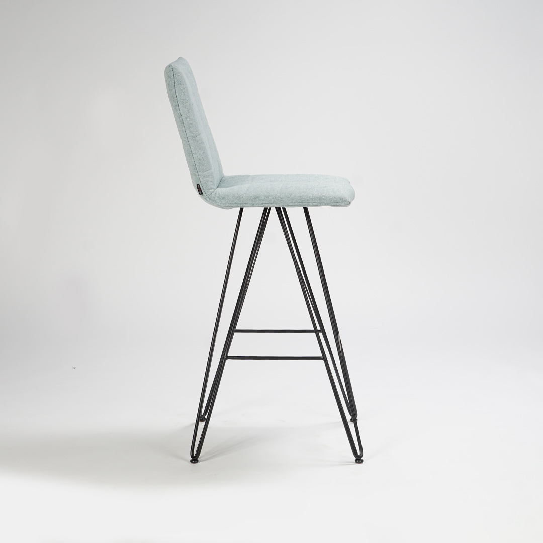barska-stolica-noa-b-mahagoni-furniture-1 barska stolica so metalni nogarki I mint stof