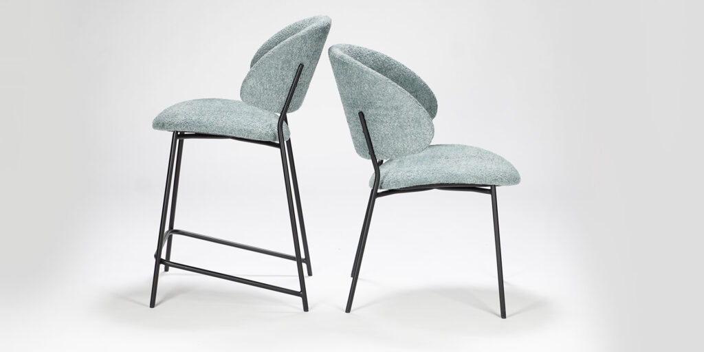 Bar chair with metal legs