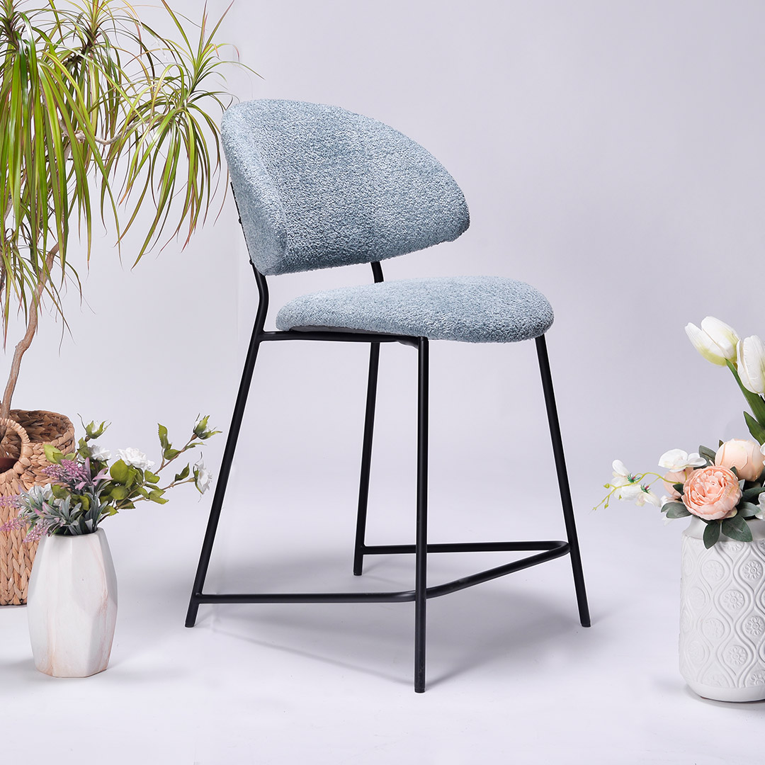 Bar chair with metal legs